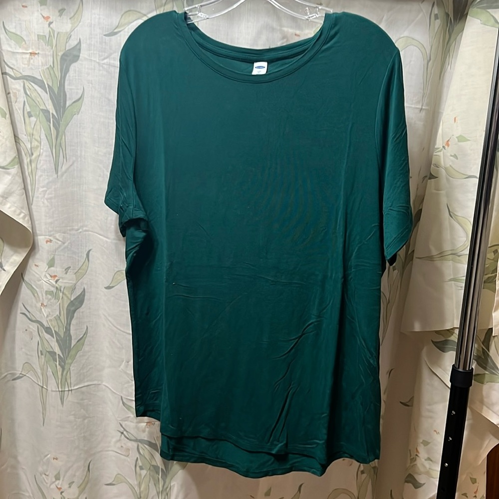 Green basic tee